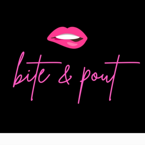 bite & pout "C" Bangle - Picture 7 of 7